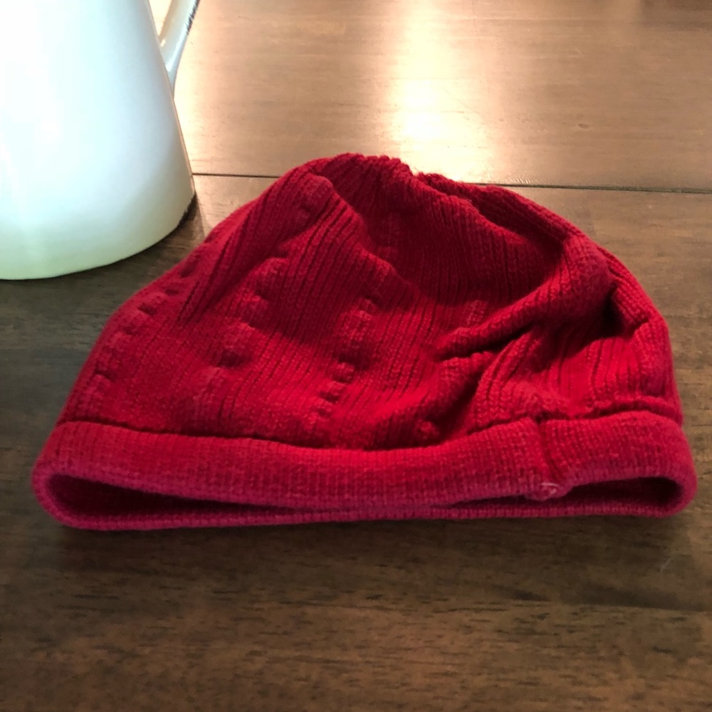 Small/medium Red Beanie Cap - Picture 5 of 6